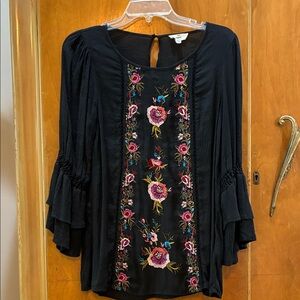 Black Entro blouse  with Floral Embroidery